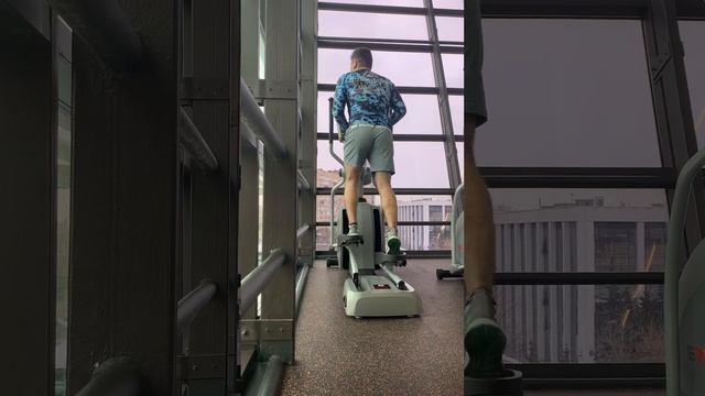 Орех 🌰/ Так себе / Спина нужна шире /Кросовки  / Музыка ? смотреть онлайн