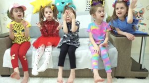 Ева и мама. Ева играет роли разных детей. Eva plays the roles of different children.