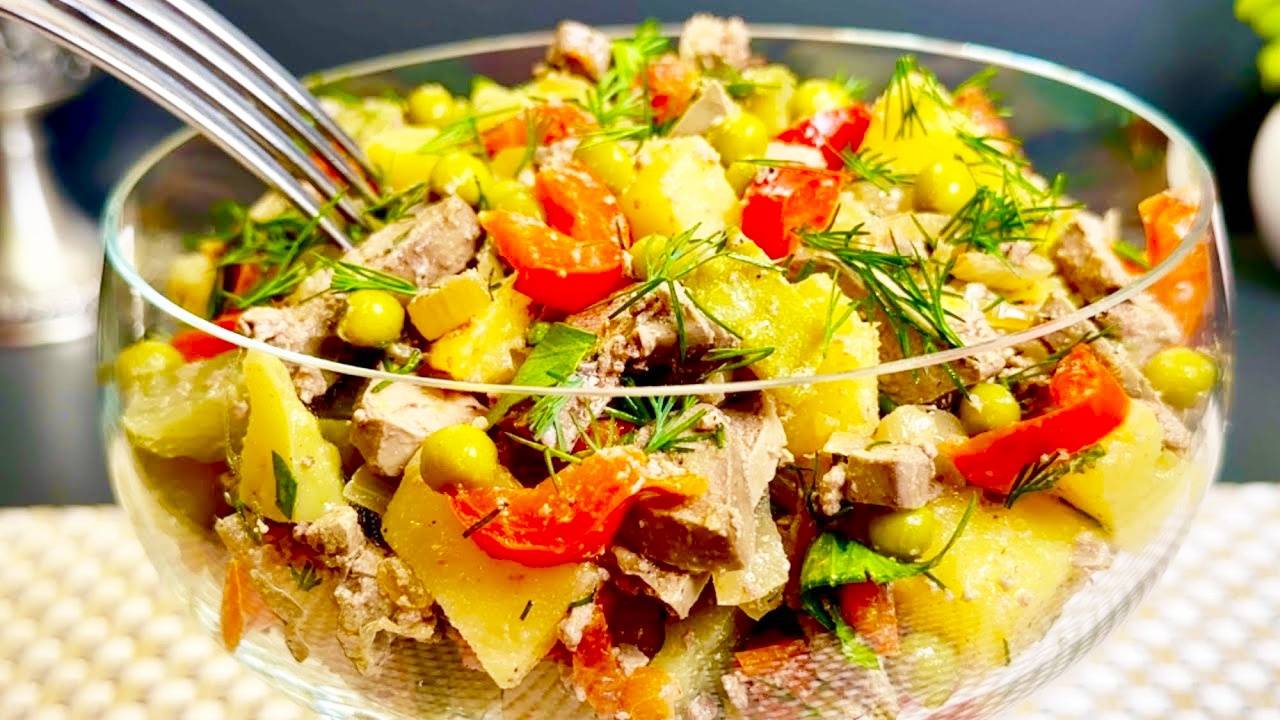 Вкусный и сытный овощной салат с куриной печенью