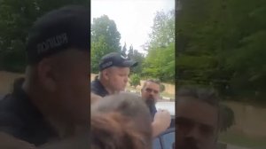 Харьков. Полиция крутит мужчину.