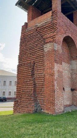 Жаль, что стена сохранилась не полностью #коломна