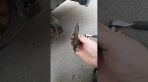 Замена передних тормозных колодок на Хёндай Солярис 20