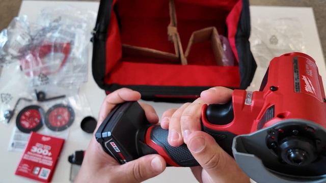 Обзор на мини болгарку Milwaukee M12 Fuel Cut Of Tool смотреть онлайн