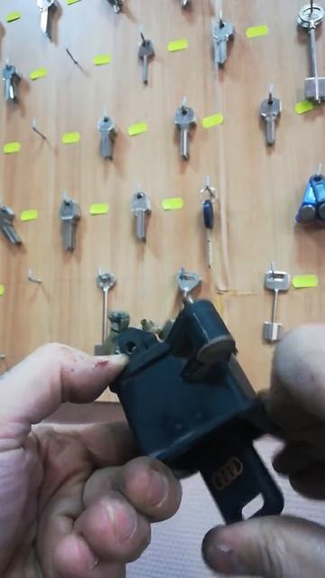 РЕМОНТ АВТО ЗАМКА ФОЛЬЦВАГЕН смотреть онлайн