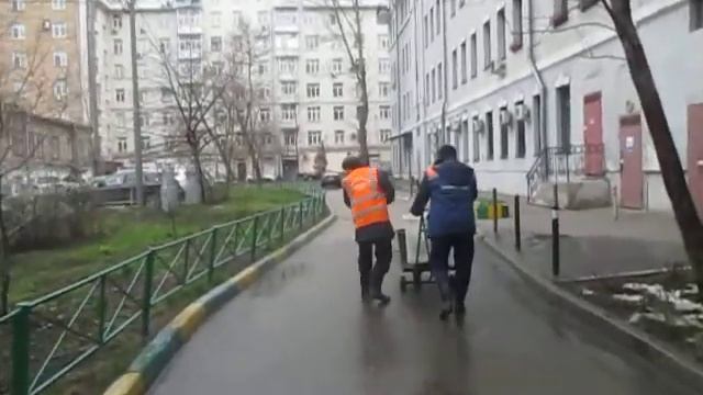 04 03 2020 MVI 9709 Москва, Бауманская, дворники. смотреть онлайн