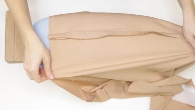 Утюжим вытачки и швы на юбке