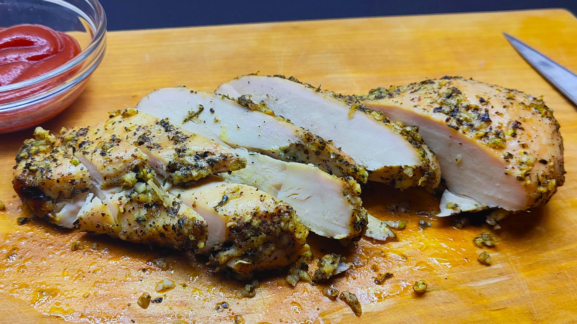 Очень простой рецепт запеченной куриной грудки в чесночном маринаде