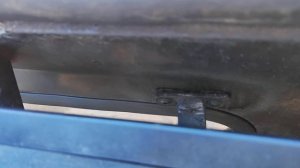 Фиксатор двери МТЗ в открытом положении.