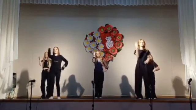 замечательный танец леди гага покер фейс!! смотреть онлайн