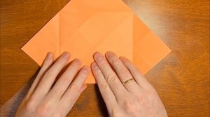 Катамаран с парусом из бумаги.