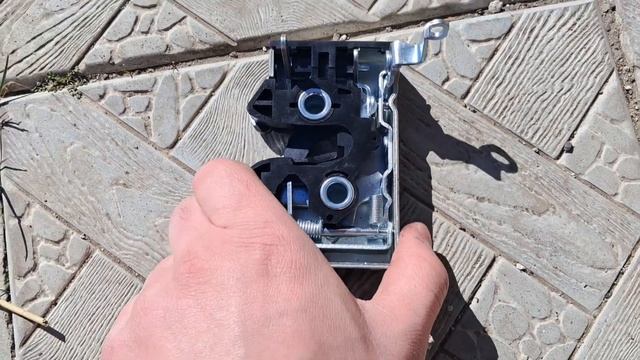 КАК РАБОТАЕТ ЗАМОК ВОДИТЕЛЬСКОЙ ДВЕРИ смотреть онлайн