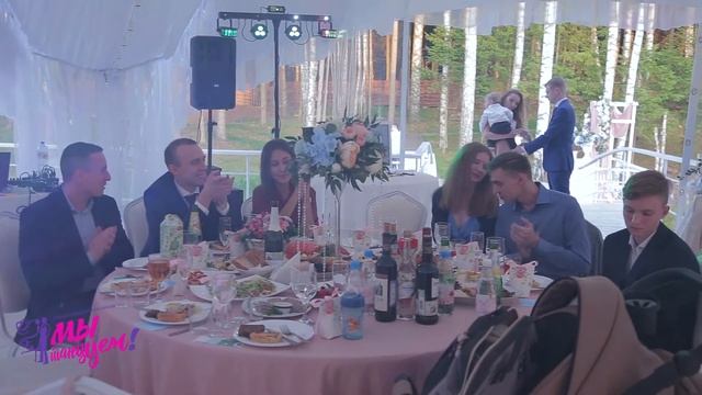 КРАСИВЫЙ СВАДЕБНЫЙ ТАНЕЦ С ПОДДЕРЖКАМИ!!