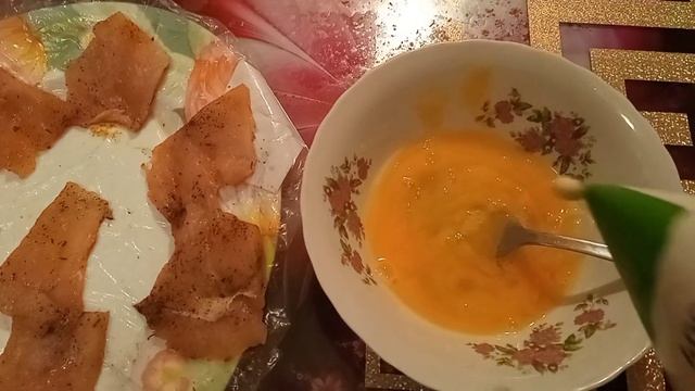 Куриные отбивные в кляре. Тушёное мясо в сметанном соу