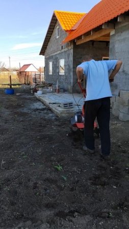 пашет