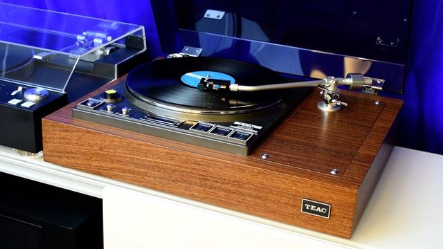 Проигрыватель винила Teac TN-400 смотреть онлайн