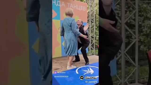 ТАНЦУЮТ ВСЕ. ПЕСНЯ НАДО БЫЛО В ДРУГУЮ ВЛЮБИТЬСЯ.