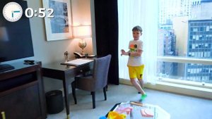 Мистер Макс Макс и Катя играют в Прятки с друзьями