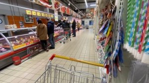 Робот-уборщик Mark 2 работает в магазине