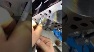 Проверяем тепловой зазор кольца после расточки блока