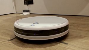 Реклама робота-пылесоса Tuvio