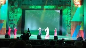 #Лезгинка Мужскую партию исполняет женщина.