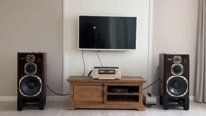 Сравнение Accuphase E-280, Accuphase E-380, Accuphase E-4000 против DENON pma SX1 Li