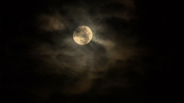 Тени в зеркале: Загадочная история, которая не отпусти смотреть онлайн