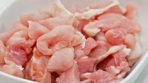 Гречневая лапша со свининой в соусе