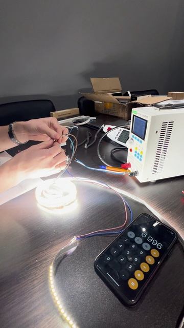 Проверяем порог аварии на практике со светодиодной лентой блока питания M1light