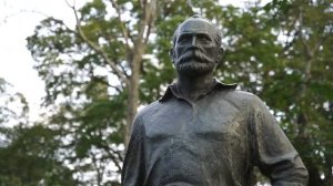 Я пришёл на границу с Северной Кореей. Тут мифический остров и боевые дельфины
