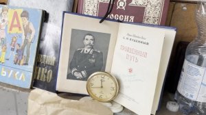 С УТРЕЧКА ПОРАНЬШЕ НА БЛОШИНЫЙ РЫНОК В НОВОПОДРЕЗКОВО. ЧТО  ПРИНОСЯТ НА ПРОДАЖУ. ЧАСТЬ ВТОРАЯ.