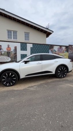 Встретил Toyota Crown из новой линейки. Camry после фитнеса? Что думаете об этой модели