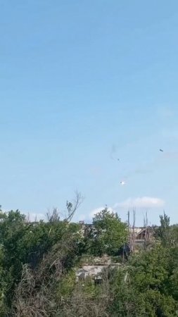 По ситуации со вчерашним СУ-25  Одни пишут- «Френдлифаер». Другие пишут- «Взорвалась ракета в бл...