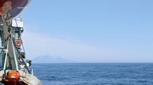 Путешествие на остров Шикотан (Курилы). 4 часть. Проплываем вулкан Тятя. Подплываем к Шикотану.mp4