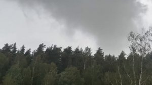 🌪️Что-то похожее на формирование смерча заметили недалеко от Лосино-Петровского в Подмосковье🌪️