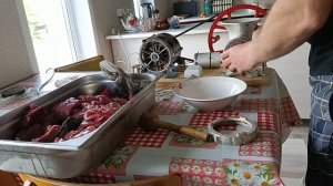 oxota.prof Самодельная электромясорубка перемалывает лосятину в любых объёмах.