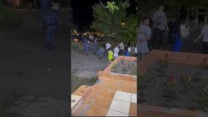 «Её ребёнок, с*ка, дома ждёт!»