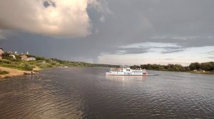 катерок и грозовое 
небо