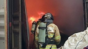 В Челябинске возник пожар в ангаре площадью 200 кв. м