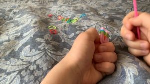 Как сделать браслет из резинок 😜👌
