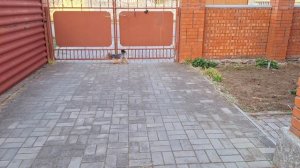 Семья из Мариуполя. Загораем дома.