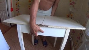 Укоротили обеденный стол .