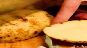 Картофель, запеченный с розмарином и пармезаном