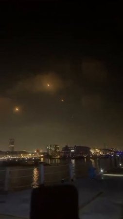 Очередная волна ракет прилетает в Израиль на фоне их бомбардировок Ирана.