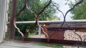 The weather outside the window in our village: пасмурное утро