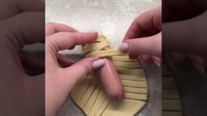 Красивые булочки с сосиской
