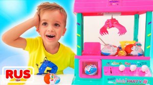 Влад и Ники играют с игрушечной машинкой с сюрпризами! Видео для детей.