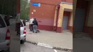 🐽Хрюкающий житель Балашихи вышел на прогулку выходного дня🐽