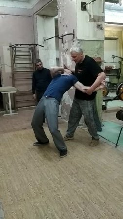 ОТБОР НОЖА С КОНТРОЛЕМ ГОЛОВЫ И РУКИ.