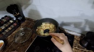Оригинальный шедевр от Вики, вышло вкусно! Только сначала говорила с штруделем, потом с мантами)))
